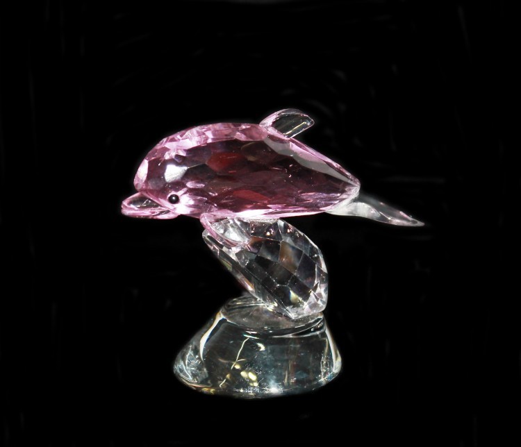 ХН58-8С Дельфин из хрусталя 10х4,8х8,5 см розовый