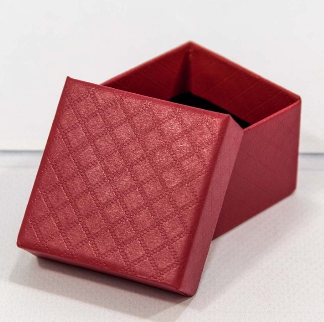 61255/1 Коробка Квадратная 5,5*5,5*3,5 "Ромбики" Красный 1/24 1/360