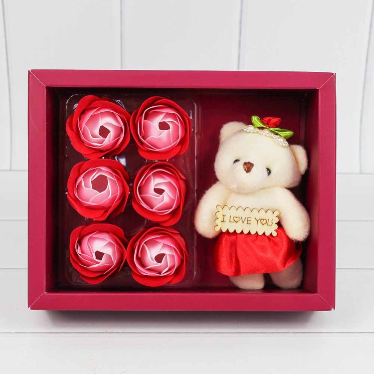 45026/2 Мыльные розы красные градиент и Мишка  в коробке 6шт