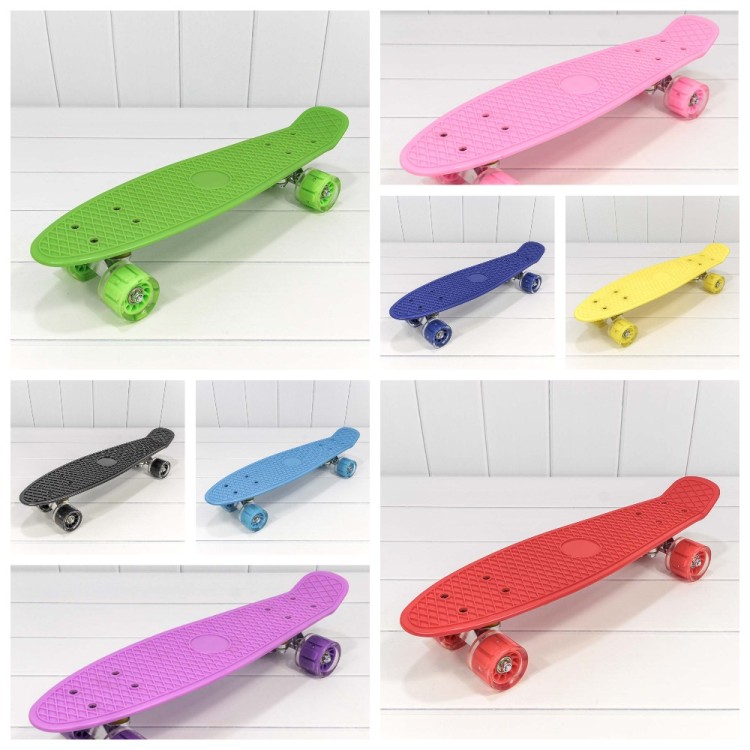 000600-1 Скейтборд из пластика 56*14,5 со светящимися колесами (ассортимент) 1/8